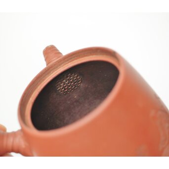 常滑 清水石仙 朱泥急須 四字文人図彫　P359 