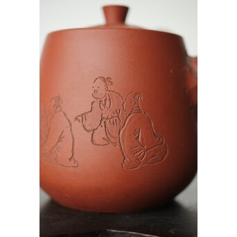 常滑 清水石仙 朱泥急須 四字文人図彫　P359 