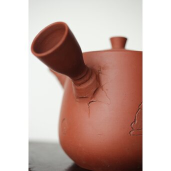 常滑 清水石仙 朱泥急須 四字文人図彫　P359 