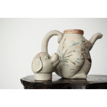 明治萬古 堀友直造 白泥色絵犬型 急須　P364 