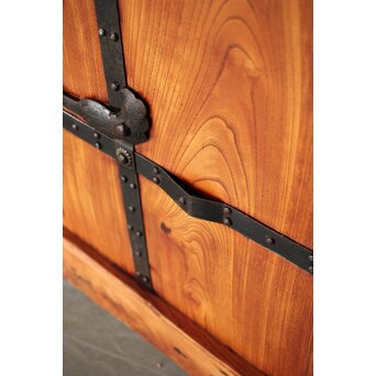 天地板 総欅巾着金具蔵戸　W111 木の収縮で　金具も曲がっているところあり