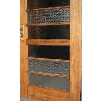 ラワンの洋館観音開きプレスガラスドア 3枚仕様　GD0181 左右に合わせた雰囲気のあるプレスガラスです