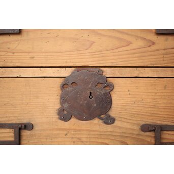 特殊金具 杉の衣装箪笥　C409 