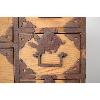 特殊金具 杉の衣装箪笥　C409 兎