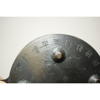 李王家美術工場造/美銘 大正四年 朝鮮鉄道記念/行啓記念 李朝鍋意四足香炉 2個　M376 