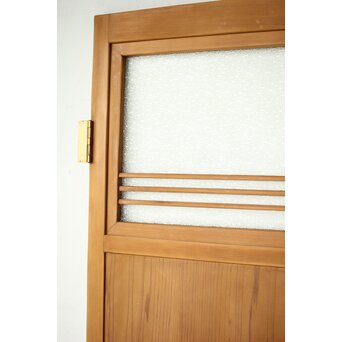 ダイアガラス雪隠戸　GD0197 框が太めでしっかりとしています