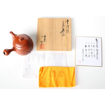 常滑 吉川雪堂作 壺堂刻 合作 朱泥細密彫急須 皇太子殿下御成婚記念　P428 