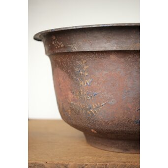 鉄仏餉鉢風 鉄打出 羊歯七宝瓶掛 M387 