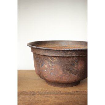 鉄仏餉鉢風 鉄打出 羊歯七宝瓶掛 M387 