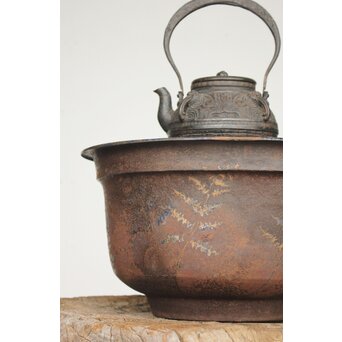 鉄仏餉鉢風 鉄打出 羊歯七宝瓶掛 M387 