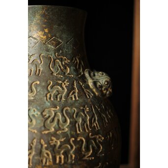 銕仙作 青銅器意 鳥獣地紋花瓶　M391 