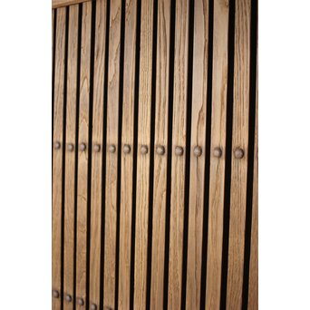 栗の格子蔵戸　W132 程よく磨かれ　栗の良い味が出ています