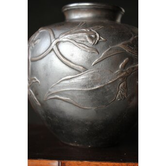 在銘 蘭 純銀打出花瓶　M393 