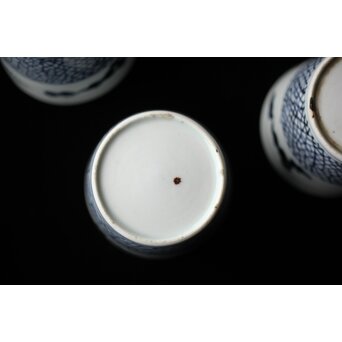 松竹梅 氷裂地紋 染付古伊万里猪口 四客　P449 