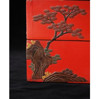 琉球王朝時代 堆錦 朱漆山水楼閣段重　Q353 