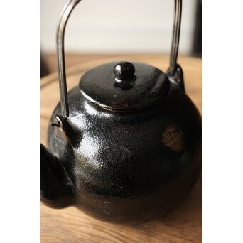 後楽園焼 黒楽汁次　P461 