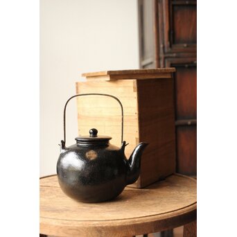 後楽園焼 黒楽汁次　P461 