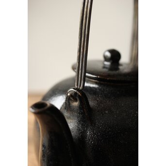 後楽園焼 黒楽汁次　P461 