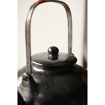 後楽園焼 黒楽汁次　P461 