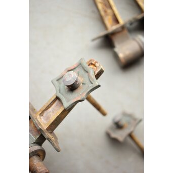 銅張門扉一対　W0154 柱側にも釘隠しの意匠が付けられます