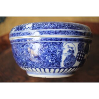 清水七兵衛 祥瑞意 染付蓋物　P479 