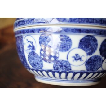 清水七兵衛 祥瑞意 染付蓋物　P479 