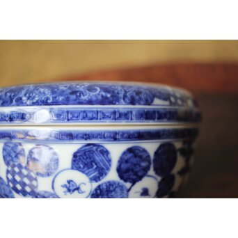 清水七兵衛 祥瑞意 染付蓋物　P479 