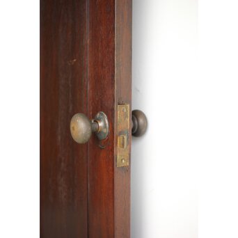 ラワンのダイアガラスドア　GD0219 古いノブは若干不便ですが　雰囲気があります