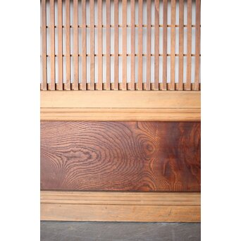 障子枠付 格子戸 3枚1組　L1133 腰板は欅の一枚板　赤の発色が良く映えます