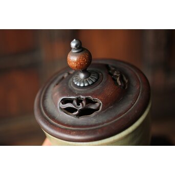 中国陶磁 明代 紫檀意蓋台 三足青磁香炉　P487 