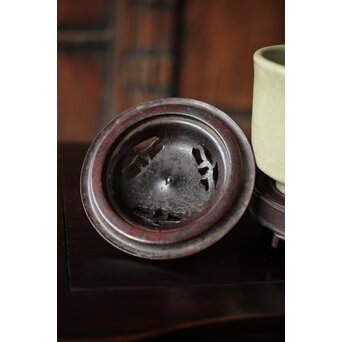 中国陶磁 明代 紫檀意蓋台 三足青磁香炉　P487 