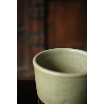 中国陶磁 明代 紫檀意蓋台 三足青磁香炉　P487 