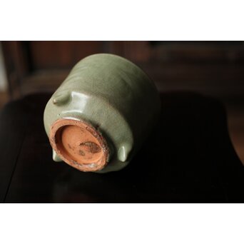 中国陶磁 明代 紫檀意蓋台 三足青磁香炉　P487 