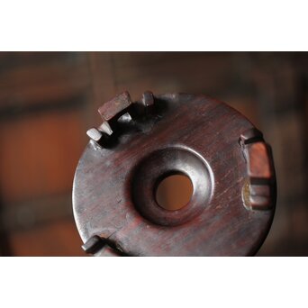 中国陶磁 明代 紫檀意蓋台 三足青磁香炉　P487 