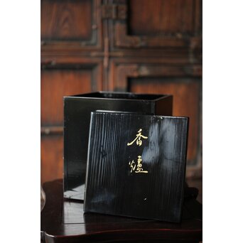 中国陶磁 明代 紫檀意蓋台 三足青磁香炉　P487 