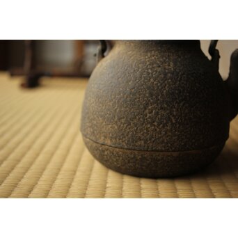 金寿堂 蓋裏在印 総鉄長閑型平手 鉄瓶　M421 