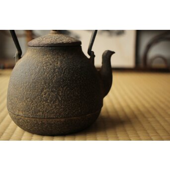 金寿堂 蓋裏在印 総鉄長閑型平手 鉄瓶　M421 