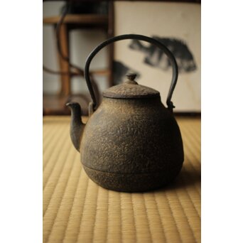 金寿堂 蓋裏在印 総鉄長閑型平手 鉄瓶　M421 