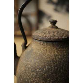 金寿堂 蓋裏在印 総鉄長閑型平手 鉄瓶　M421 