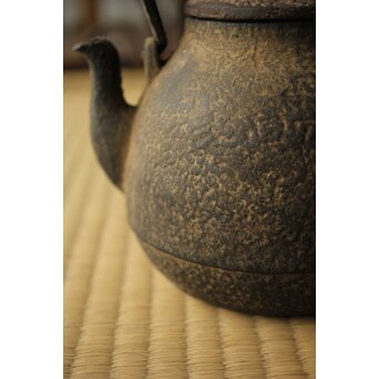 金寿堂 蓋裏在印 総鉄長閑型平手 鉄瓶　M421 