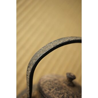 金寿堂 蓋裏在印 総鉄長閑型平手 鉄瓶　M421 