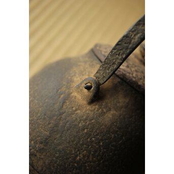 金寿堂 蓋裏在印 総鉄長閑型平手 鉄瓶　M421 