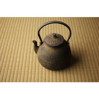 金寿堂 蓋裏在印 総鉄長閑型平手 鉄瓶　M421 