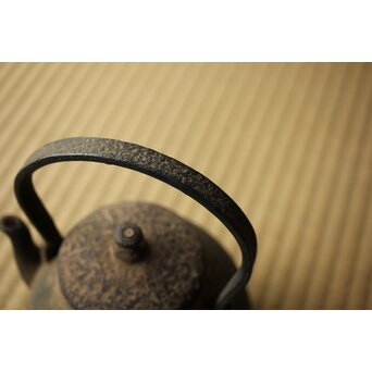 金寿堂 蓋裏在印 総鉄長閑型平手 鉄瓶　M421 