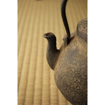 金寿堂 蓋裏在印 総鉄長閑型平手 鉄瓶　M421 