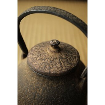 金寿堂 蓋裏在印 総鉄長閑型平手 鉄瓶　M421 