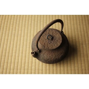 金寿堂 雨宮 在印 銀環摘 平丸鉄瓶　M422