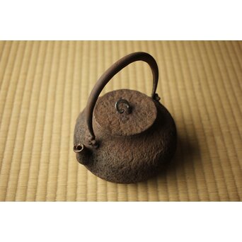 金寿堂 雨宮 在印 銀環摘 平丸鉄瓶　M422 