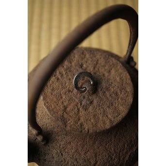 金寿堂 雨宮 在印 銀環摘 平丸鉄瓶　M422 