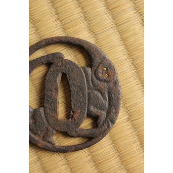 鉄地透彫 手長猿 金象嵌 鉄鍔　M424 